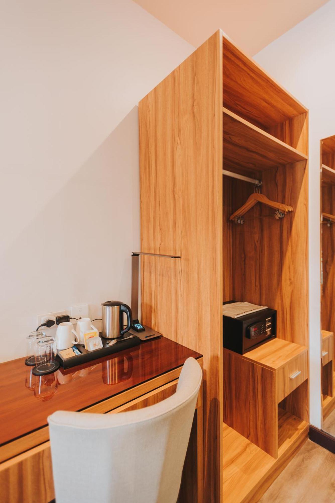 Surestay Plus Hotel By Best Western Ac Luxe Angeles City Екстериор снимка