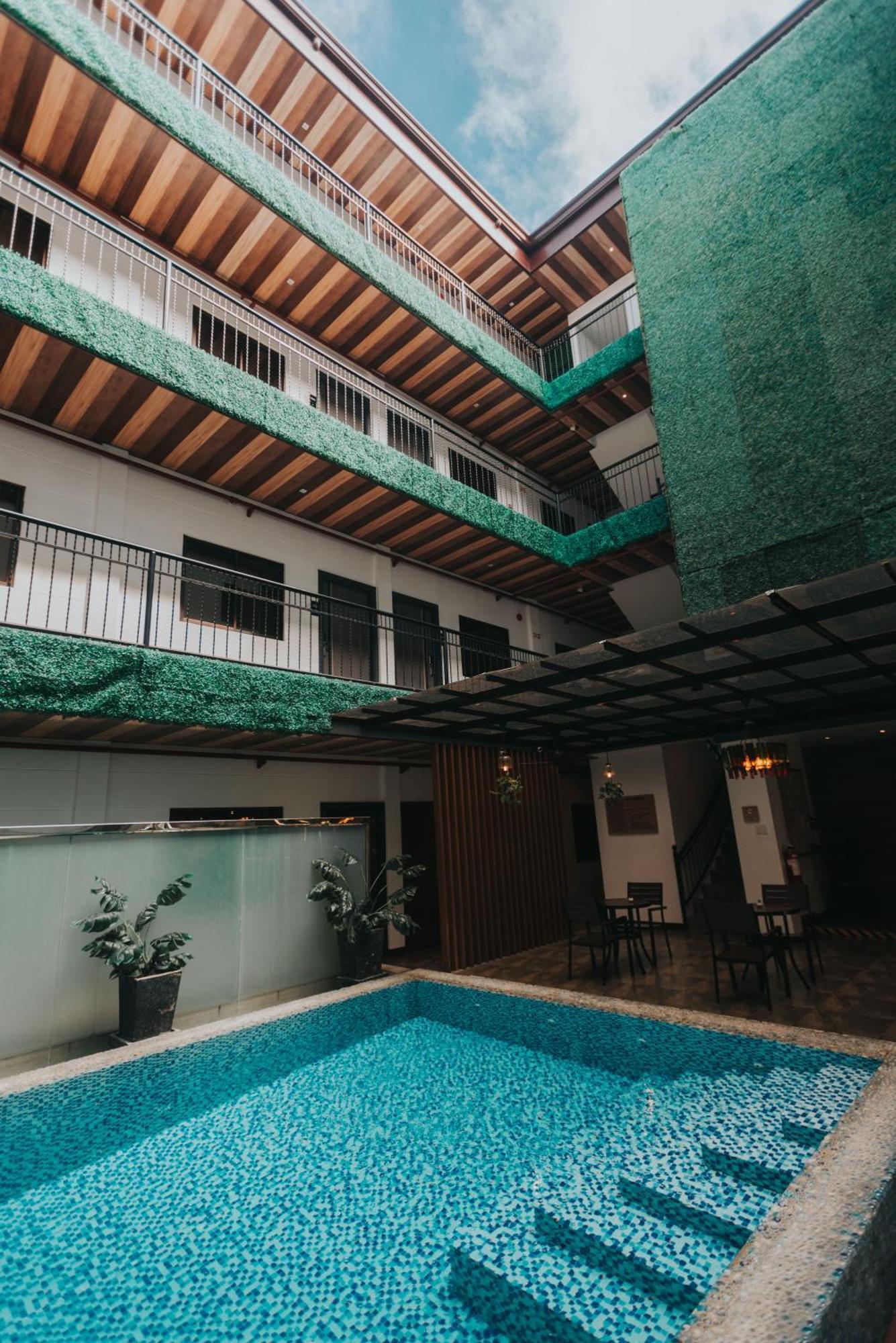 Surestay Plus Hotel By Best Western Ac Luxe Angeles City Екстериор снимка