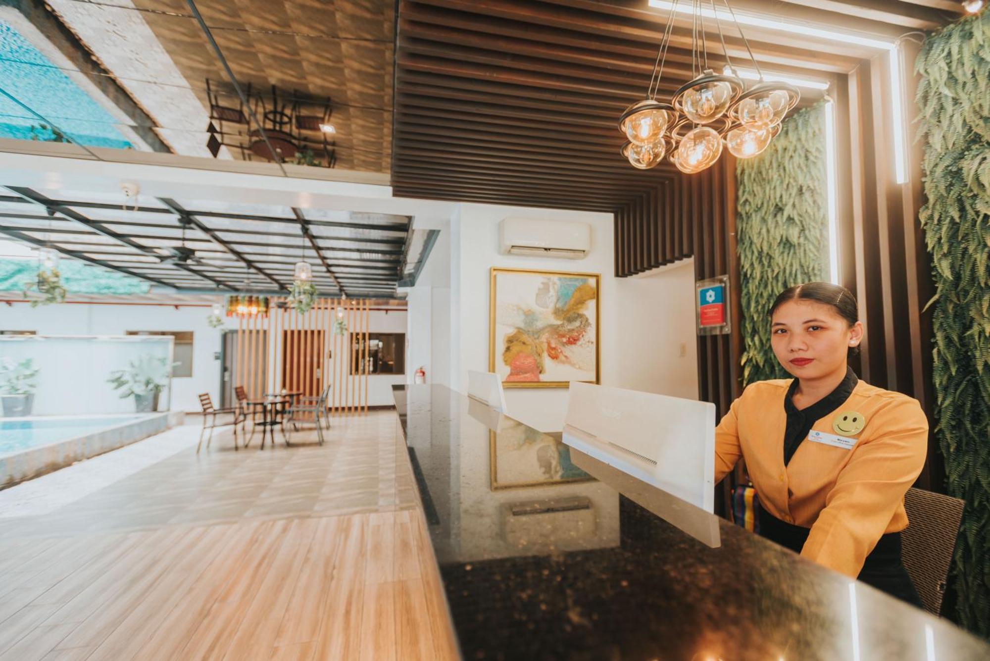 Surestay Plus Hotel By Best Western Ac Luxe Angeles City Екстериор снимка